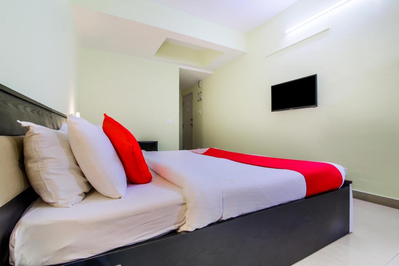 Oyo 24761 All Seasons Guest House มัดกอน ภายนอก รูปภาพ