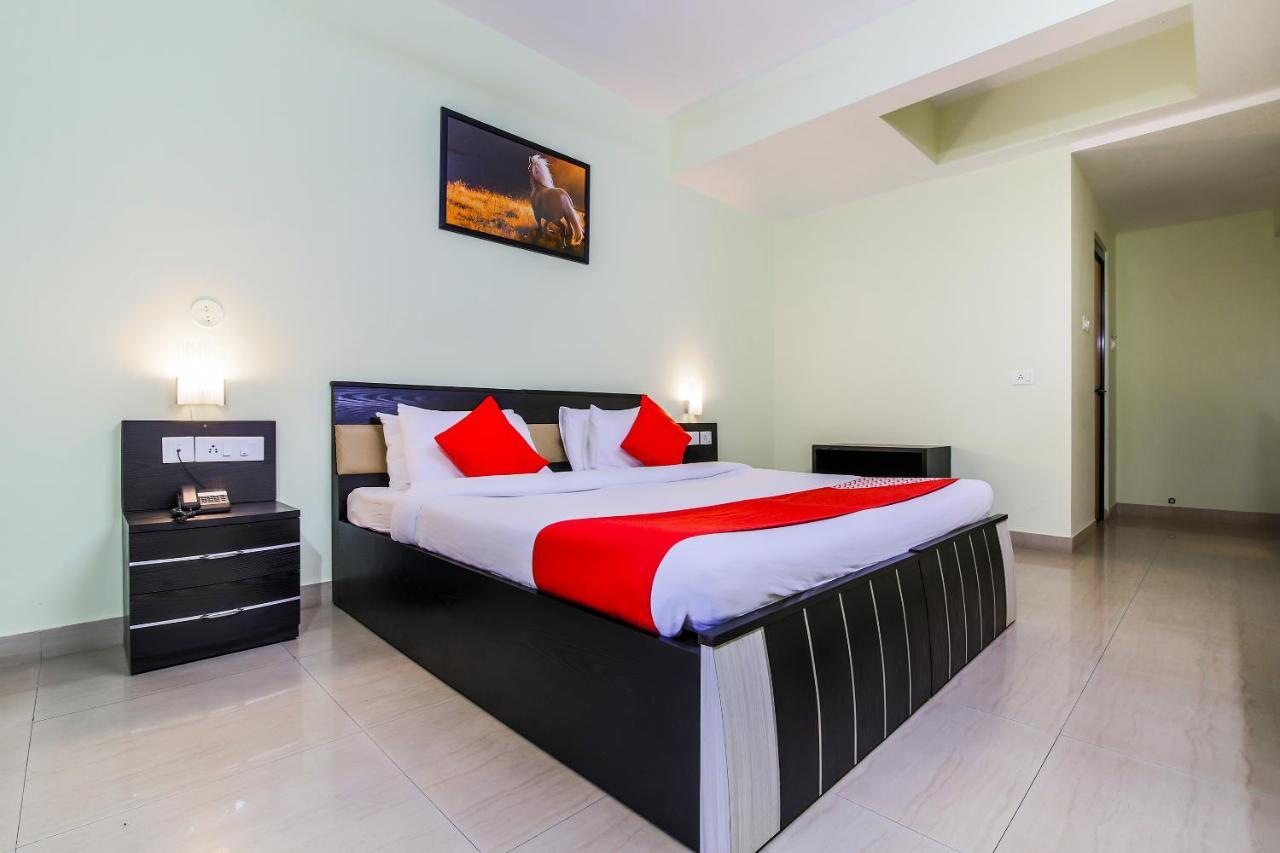 Oyo 24761 All Seasons Guest House มัดกอน ภายนอก รูปภาพ