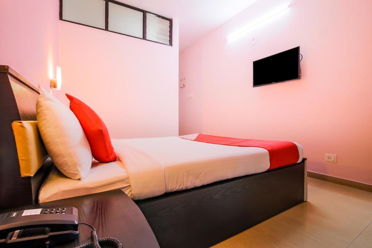 Oyo 24761 All Seasons Guest House มัดกอน ภายนอก รูปภาพ