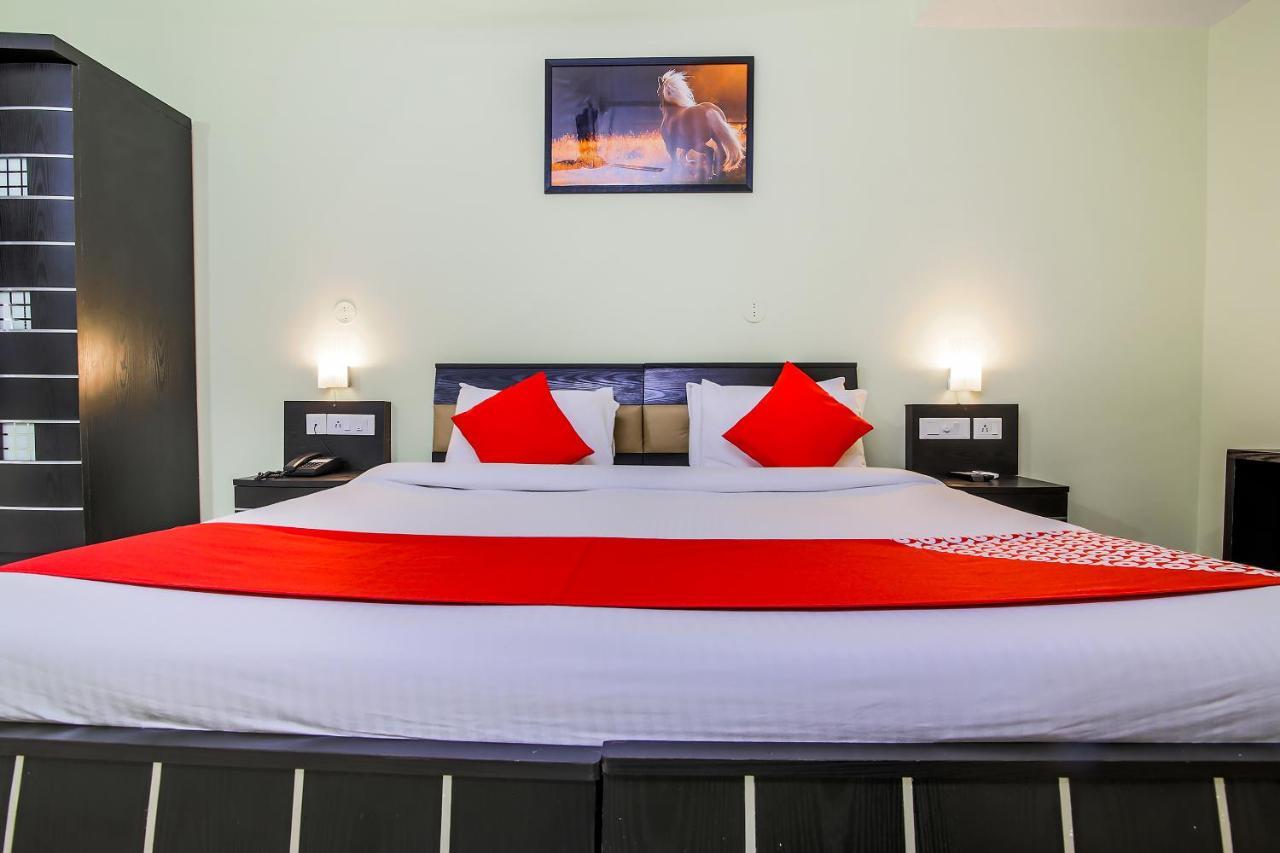 Oyo 24761 All Seasons Guest House มัดกอน ภายนอก รูปภาพ
